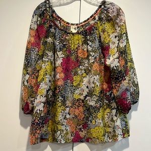 Edme & esyllte slik blouse with 3/4 sleeves blue background with floral design